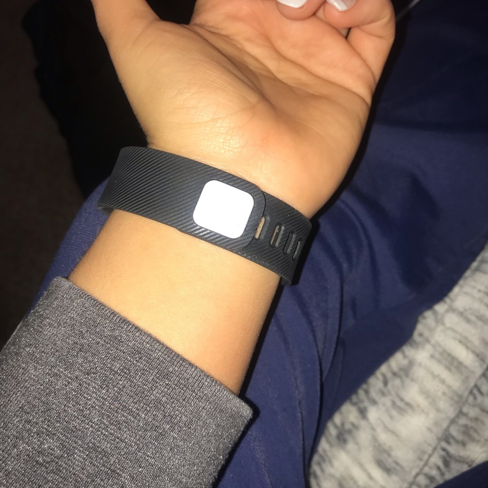 Fit bit Charge - Picture 2 of 3